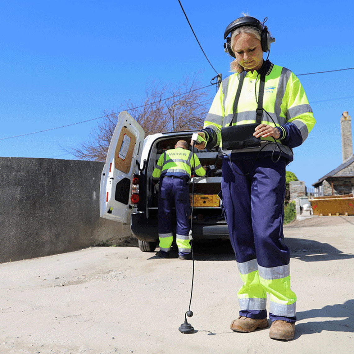 Leak detection worker