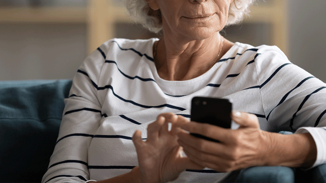 Picture of a lady on the phone 